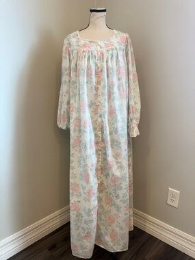 Vintage Eileen West Floral Nightgown Medium Made USA Cottagecore Lace Pockets